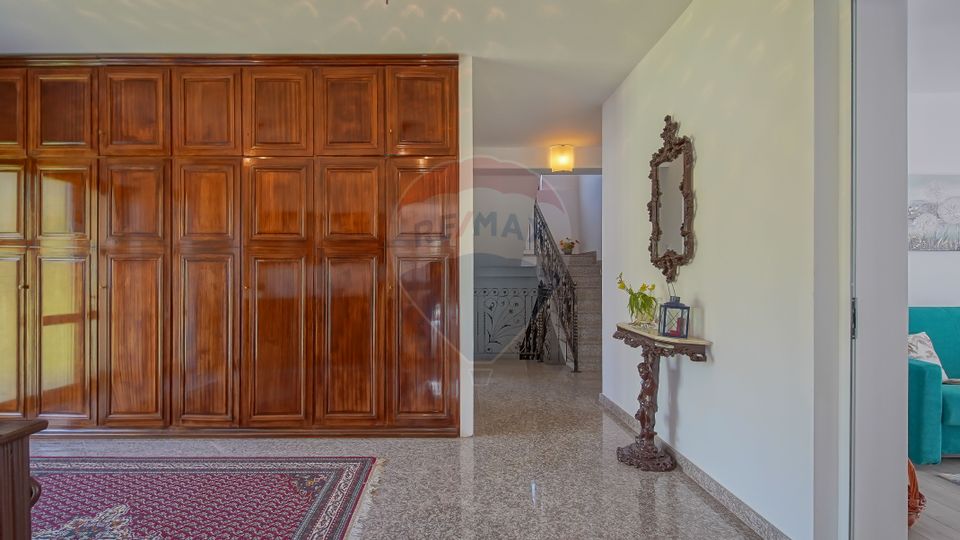 Vilă în zona Glăjărie, 10 camere, Sp + E + M, teren 2789 mp