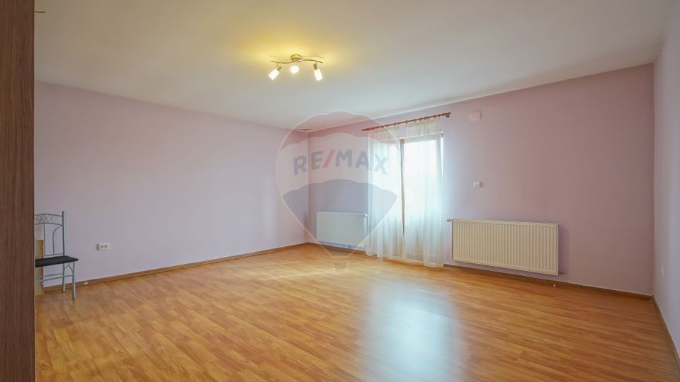 Casă cu 7 camere de vânzare Sanpetru | COMISION 0%