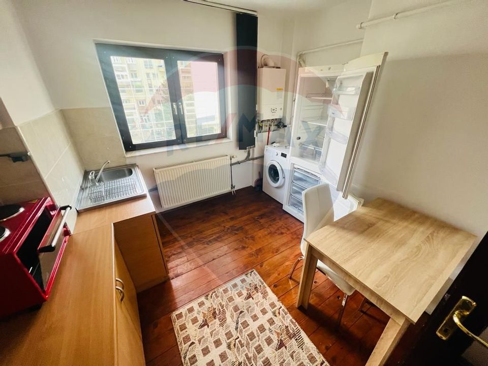 Apartament ultracentral de închiriat cu 2 camere decomandate