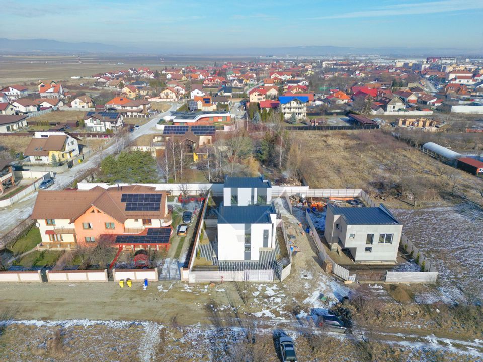 Casă  individuală cu 4 camere de vânzare în zona Ghimbav Livada