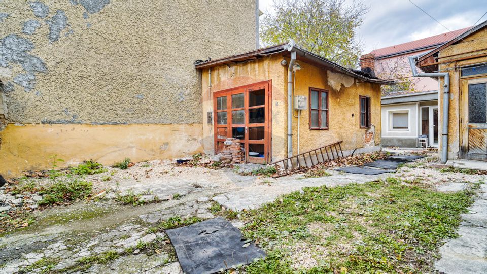 8 room House / Villa for sale, Brasovul Vechi area