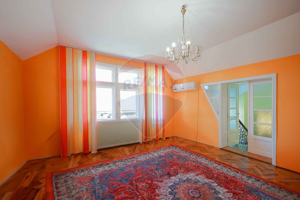 Casă cu 5 camere,489 mp teren de vânzare, în zona Ioșia, Prima Shops