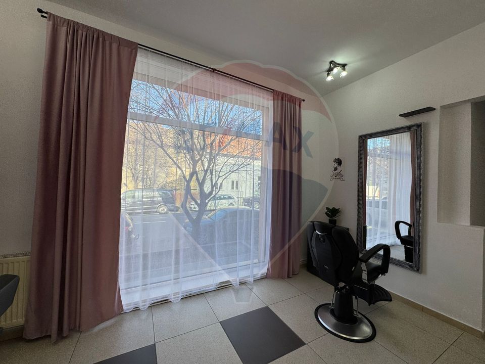 Scaun /camera de inchiriat-salon de infrumusetare (zona centrala)