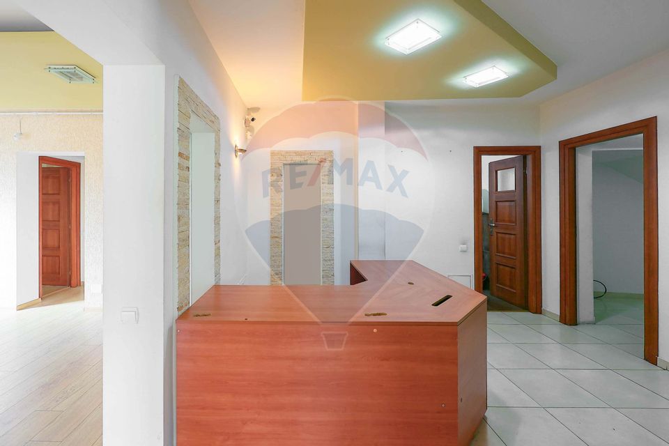 101sq.m Commercial Space for rent, Ultracentral area