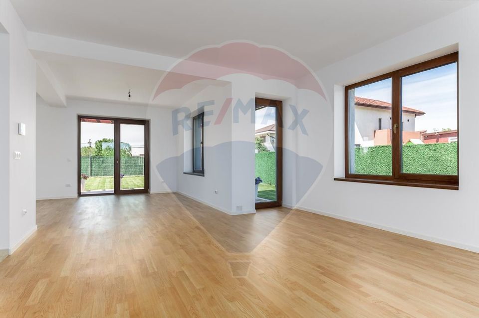 Vilă frumoasa cu 5 camere, 700 mp currte si pompa de caldura - Saftica