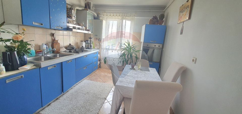 Apartament cu 2 camere de vânzare în zona Crisan