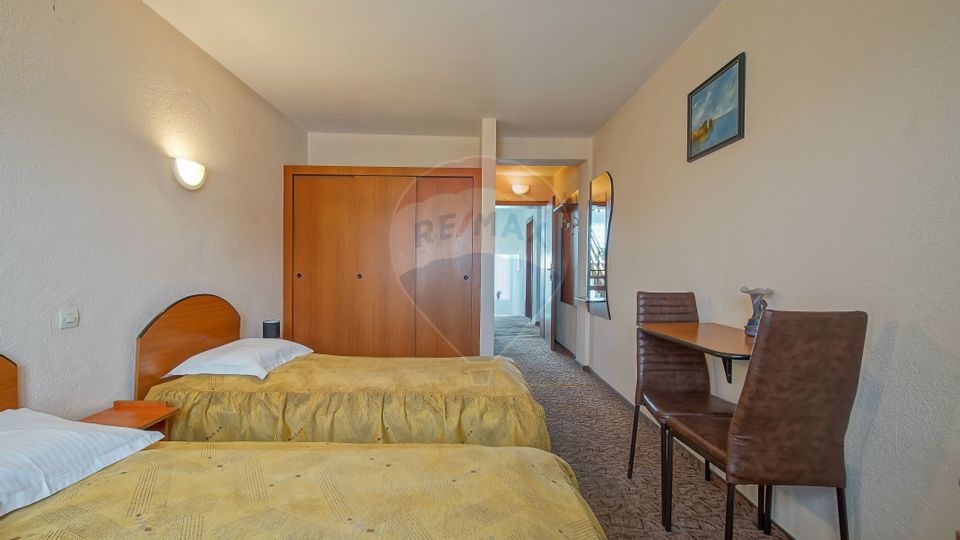 Comision 0 %! Pensiune cu 12 camere de vânzare, str. De Mijloc!