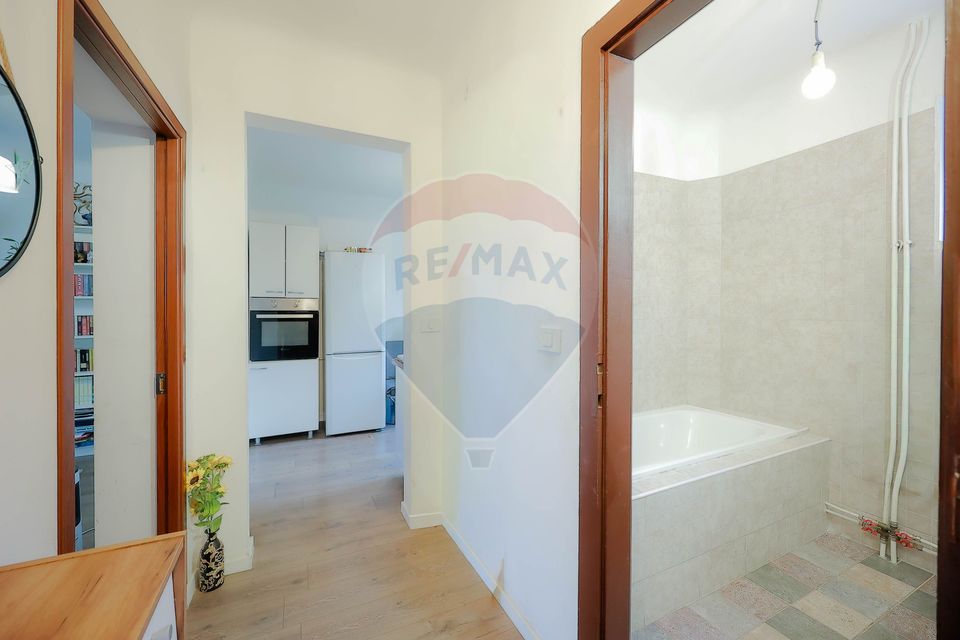 De vânzare apartament cu 2 camere, parter, parcare inclusă, central