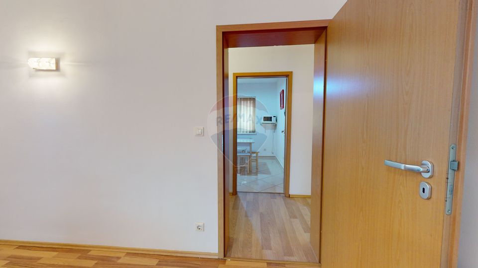 APARTAMENT 3 CAMERE, 2 BAI, LOC DE PARCARE SI GRADINA