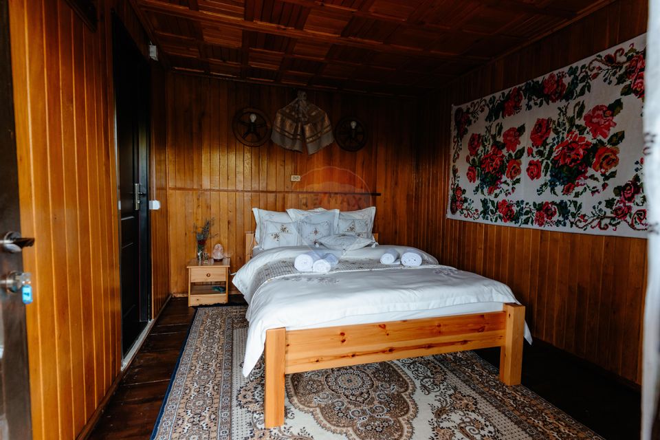 Vânzare pensiune renovată 2025 – 6 camere, Corbșori (Poenari)