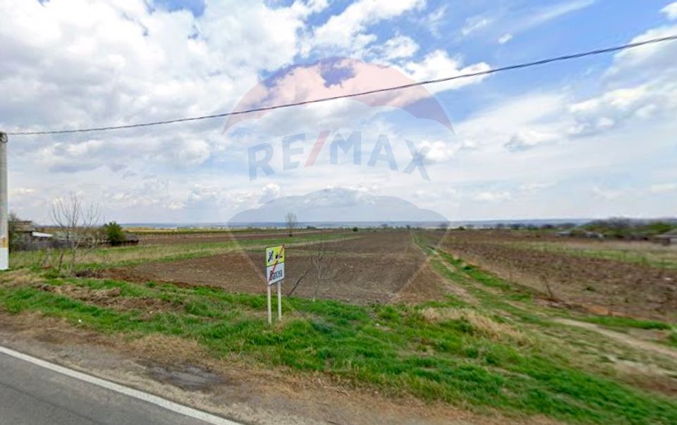 7000 sqm built-up land at the border with the Republic of Moldova!