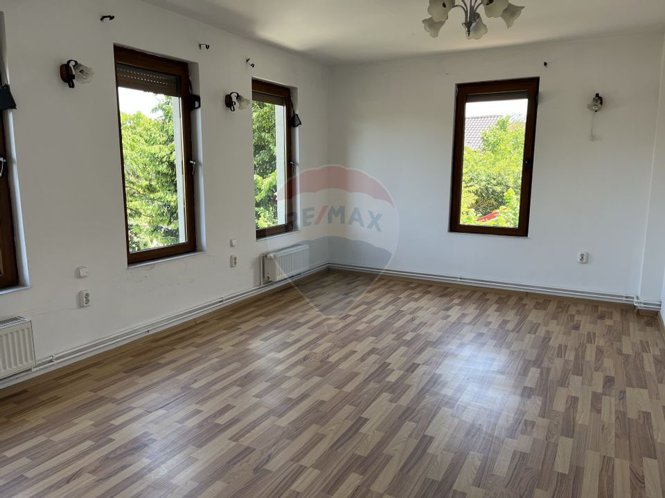 Casă cu 6 camere de vânzare în Pitești