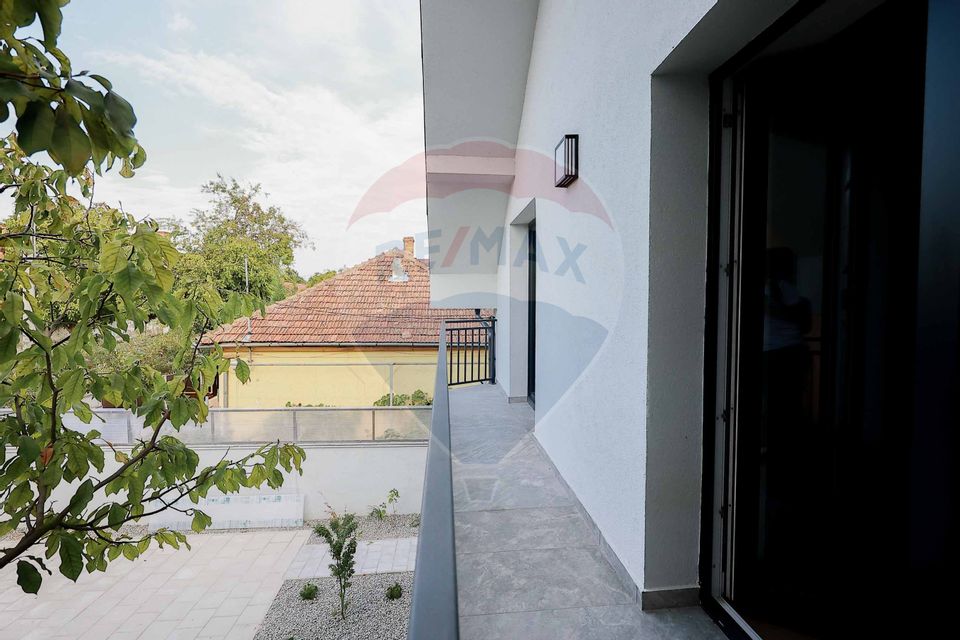 Newly renovated modern house, 5 rooms, courtyard and garden, for rent