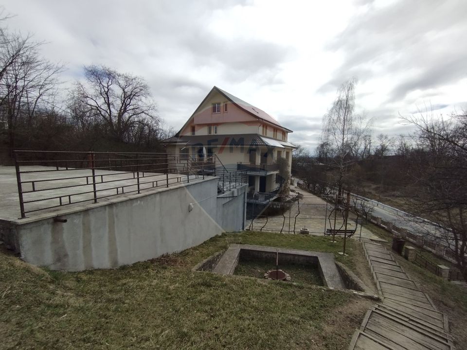 Hotel / Pensiune cu 15 camere de vânzare în zona Central