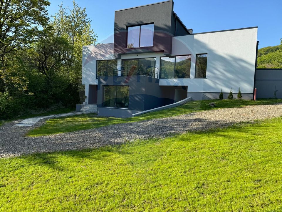 Vanzare Vila la munte