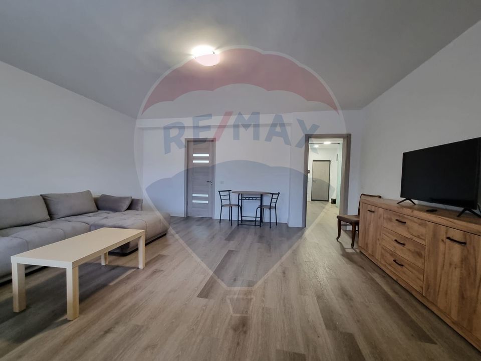 Apartament cu 4 camere de închiriat în zona Faleza Nord