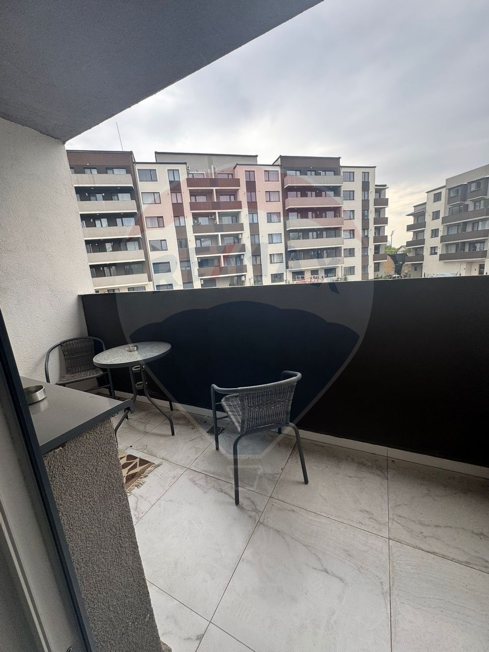 2 camere de închiriat, bloc nou, zonă centrală, etaj 1