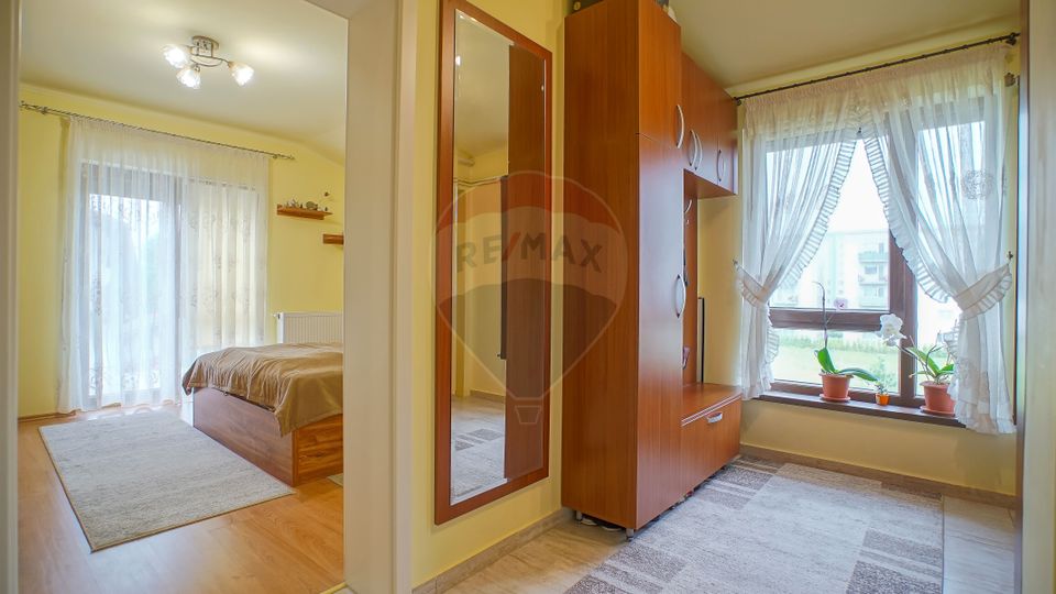 Apartament in vila, 3 camere, Nicolae Labis, Tractorul