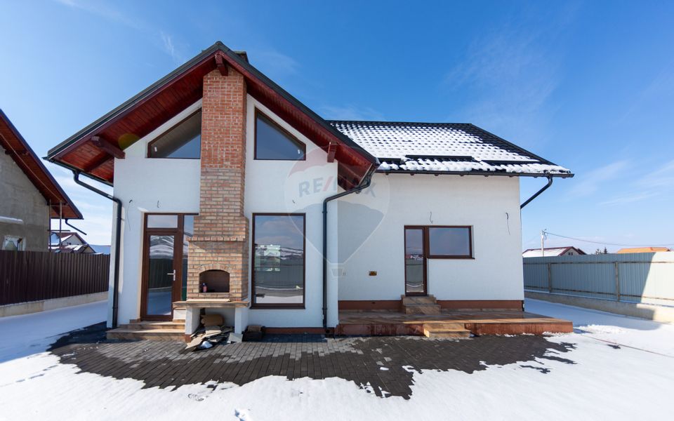 Casă Modernă la Cheie | 4 Dormitoare | 590 mp Teren | Tărlungeni