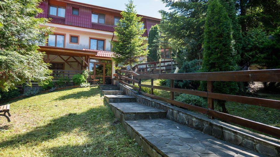 Oferta - vanzare pensiune 10 camere si casa de vacanta, Slanic Prahova