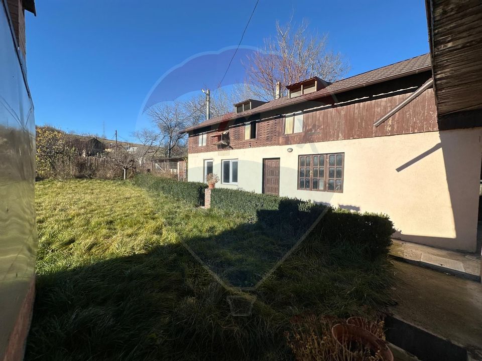 Casă / Vilă cu 5 camere de închiriat