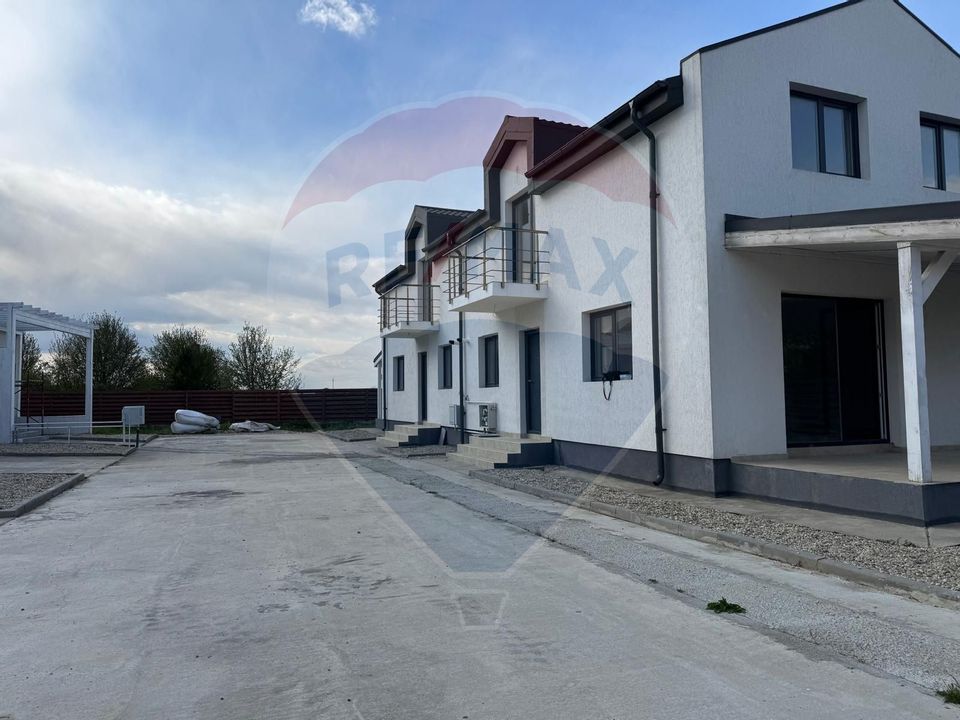House / Villa with 4 rooms Domnesti