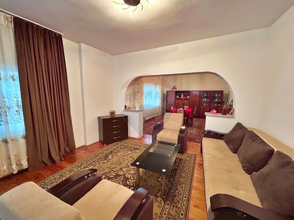 7 room House / Villa for sale, Parneava area