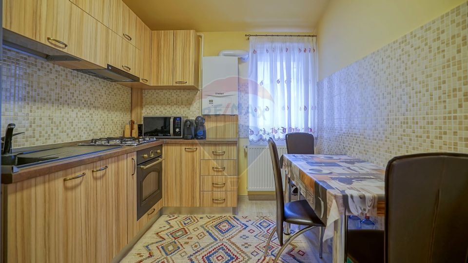 Apartament in vila, 3 camere, Nicolae Labis, Tractorul
