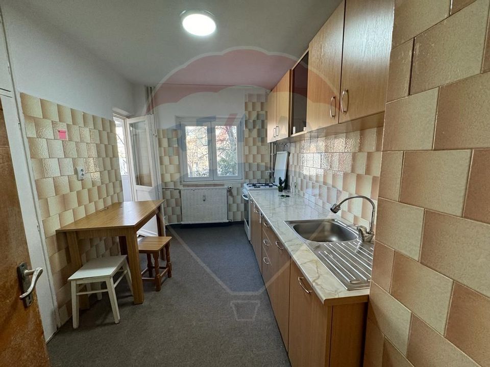 Apartament cu 3 camere de vânzare în zona Brancoveanu