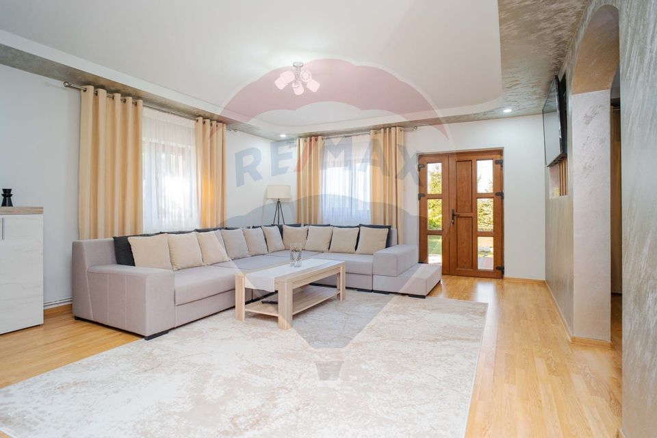 Casă / Vilă cu 5 camere de vânzare în zona Central