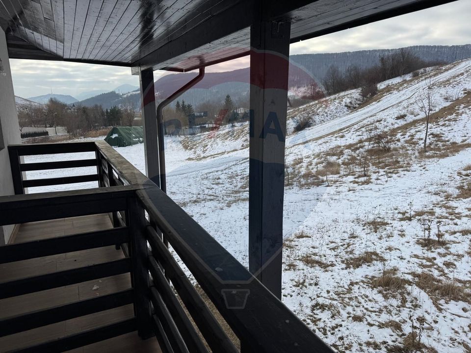 8 room House / Villa for sale, Darmanesti area