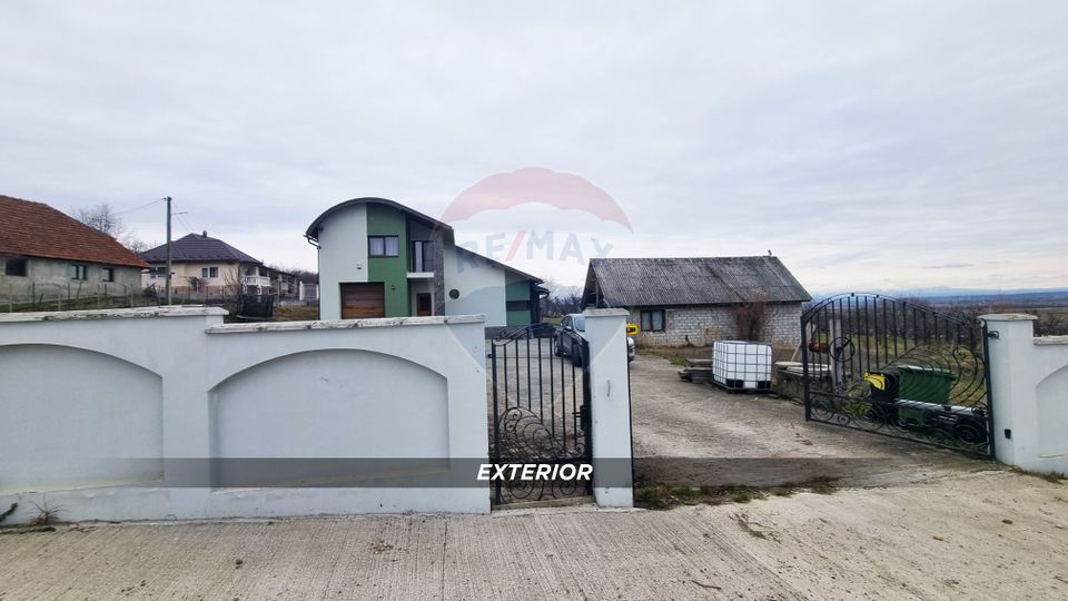 Casă la cheie, proprietate deosebită în Buzești, P+E și teren 3657 mp