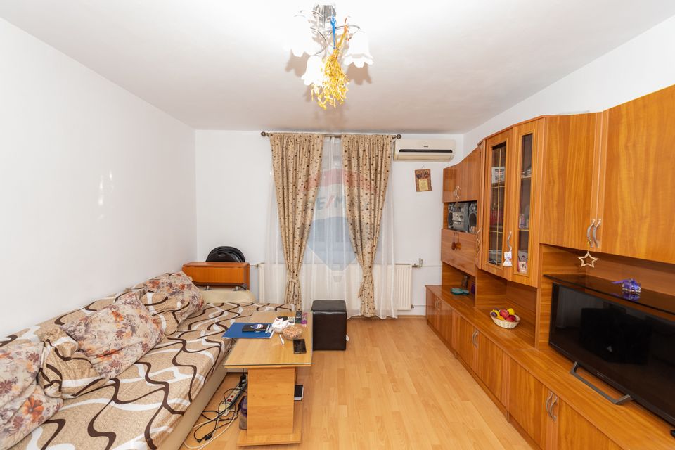 Apartament cu 2 camere de vanzare  Piata Resita , 38mp