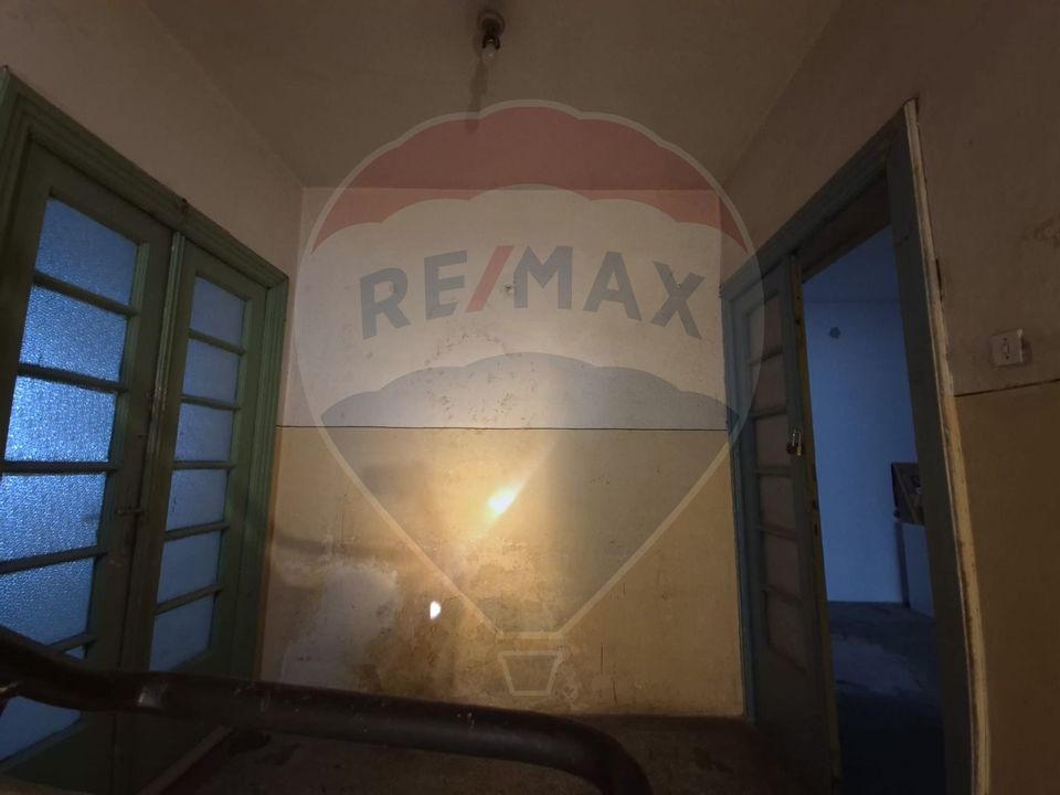 Casă / Vilă cu 11 camere de vânzare în zona Iancului