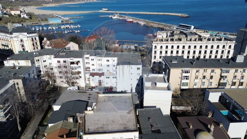Vilă cu 16 camere de vanzare in zona Peninsula