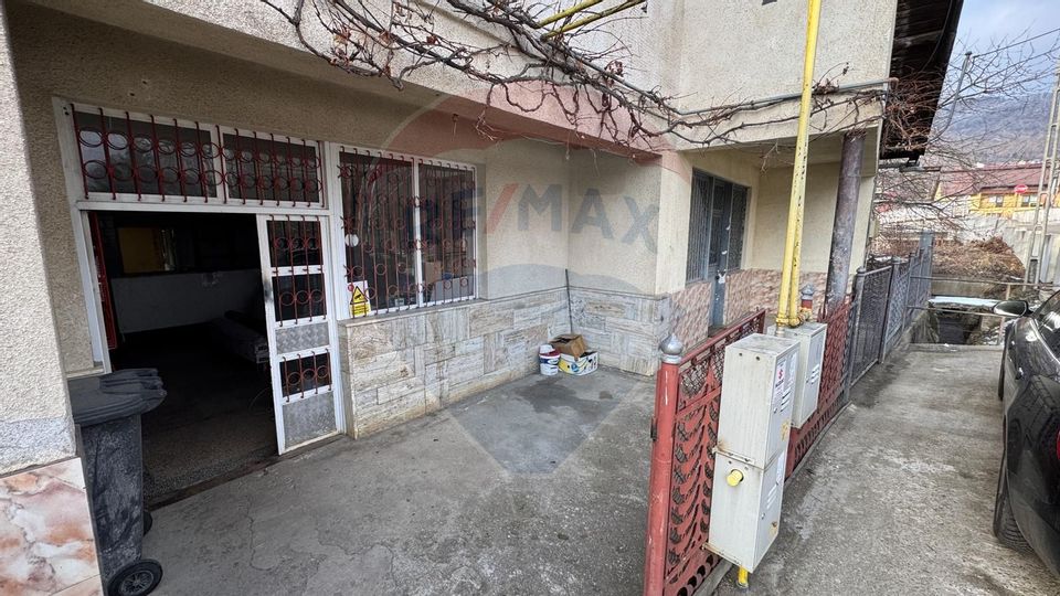 155sq.m Commercial Space for rent, Central area