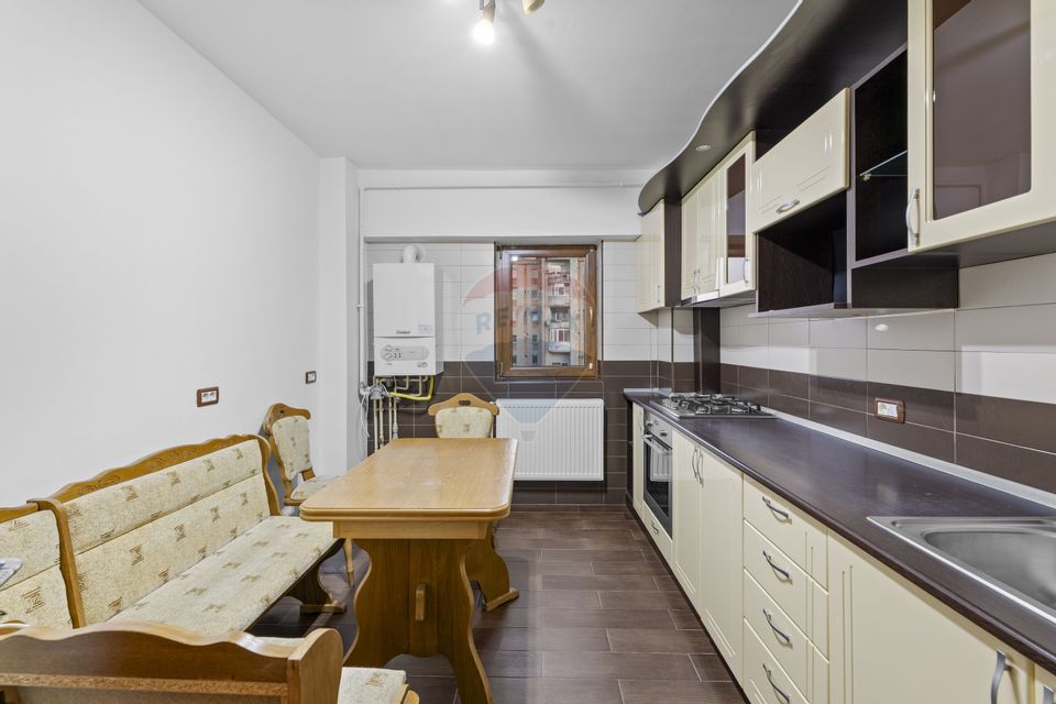 Apartament 3 camere de închiriat, 2 băi, balcon, Bdul. Revoluției