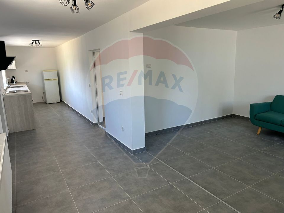 Casă renovată cu 4 camere în Urechești