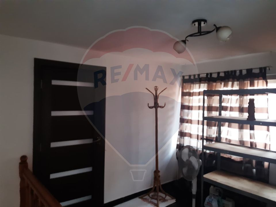 Casa cu spatiu comercial la parter