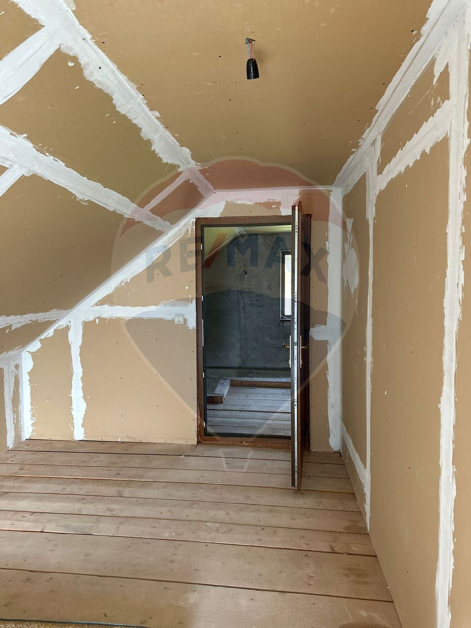 Casă / Vilă la gri in Pangarati Neamt