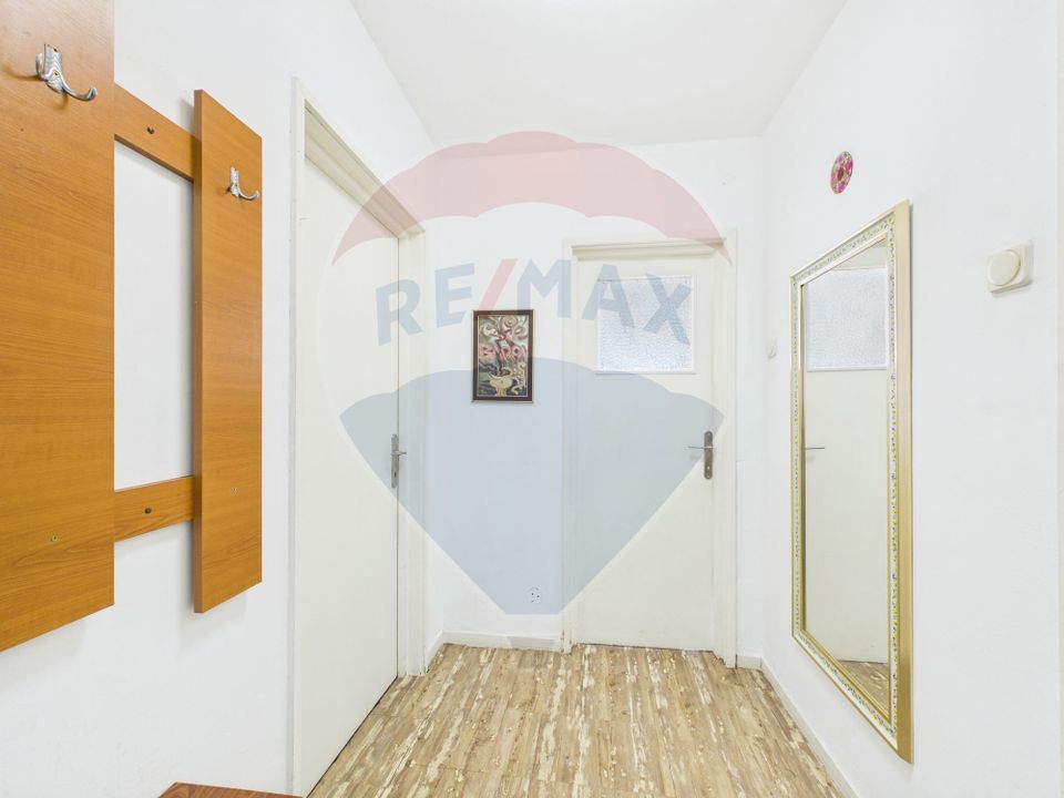 Apartament cu 2 camere de vanzare în zona Pajura