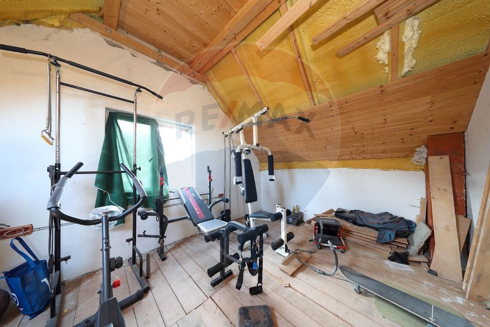 2 case cu curte proprie - locație centrala