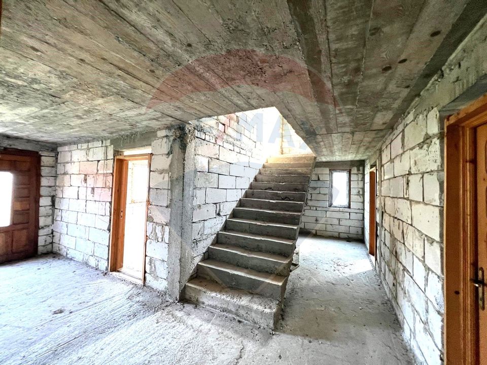 Casă / Vilă cu 6 camere de vânzare în BUHUȘI Județul BACĂU