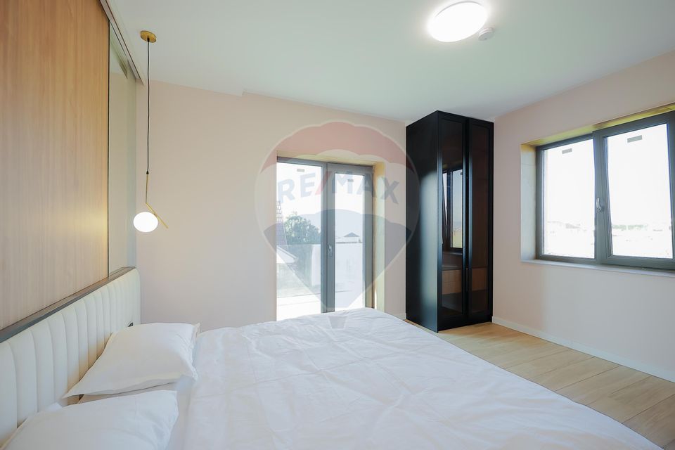 De vânzare Vilă cu 8 camere în Sânmartin, 290 mp util, teren 1100 mp