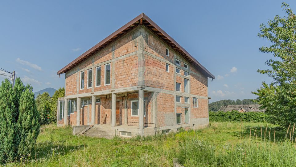 COMISION 0 | CASA LA GATA | TEREN 1322 MP | PISCINA | SAUNA | 5 TERASE