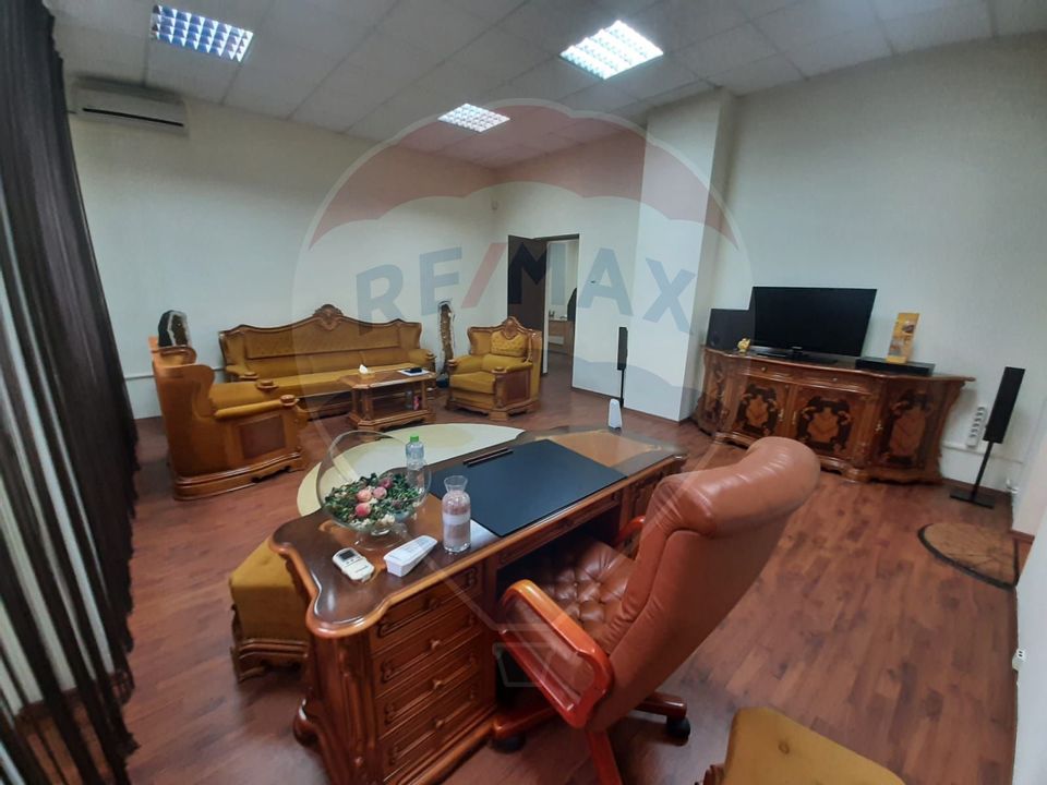 210sq.m Commercial Space for rent, Ultracentral area