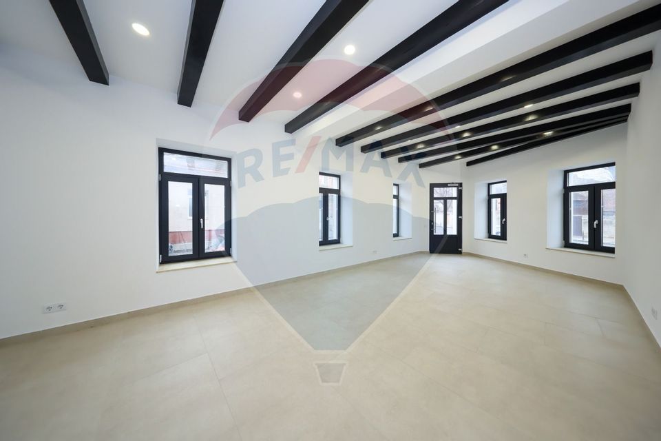 Constructie comerciala centrala P+2 -  funcțiuni mixte