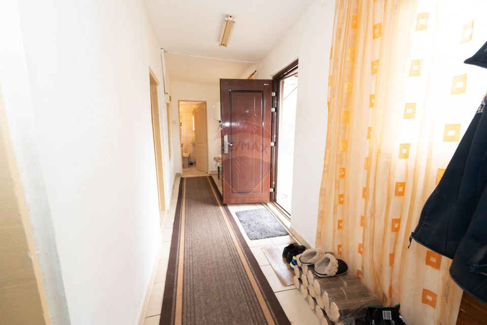 Casă de vânzare si teren 266mp în zona Giulesti