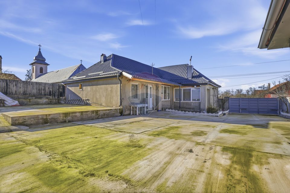 Casă renovată cu teren generos în Satu Mare,Secusigiu