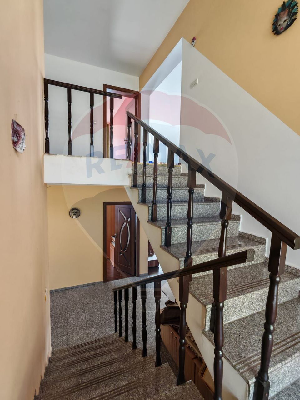 Casă / Vilă cu 5 camere de vânzare